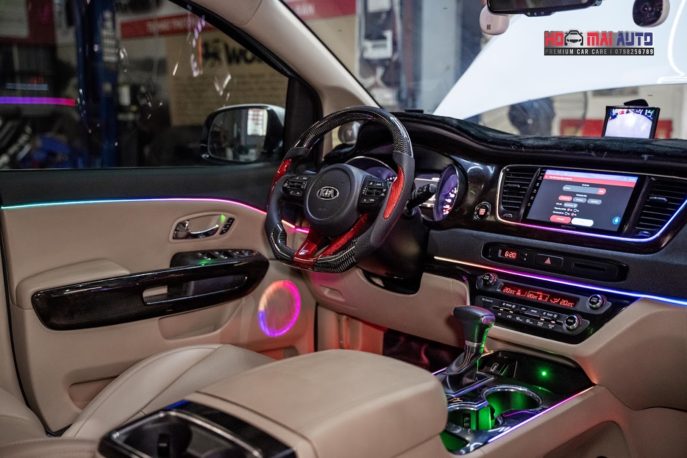 Kia Sedona Nâng Cấp Nội Thất Toàn Diện Tại Hoa Mai Auto: Led SK Light 22 Chi Tiết, Camera Cập Lề, Vô Lăng Carbon Thể Thao