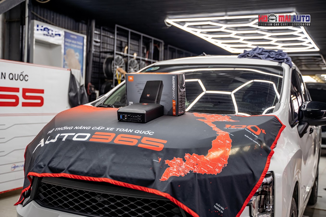 Xpander nâng cấp âm trầm gọn gàng với loa SUB gầm ghế JBL BassPro Nano