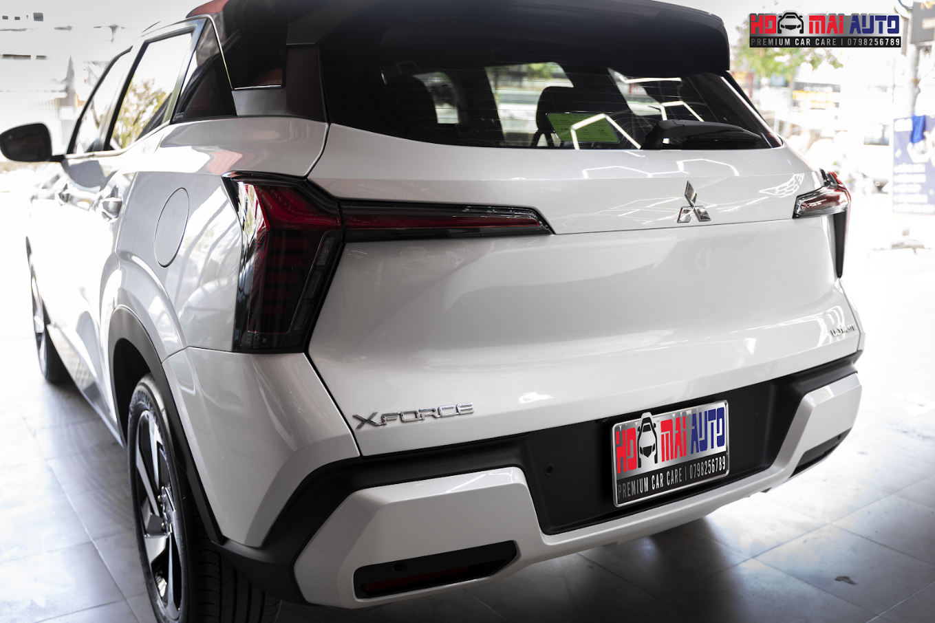 Phục Hồi Cản Sau Mitsubishi Xforce Trắng Móp Nặng Về Như Mới