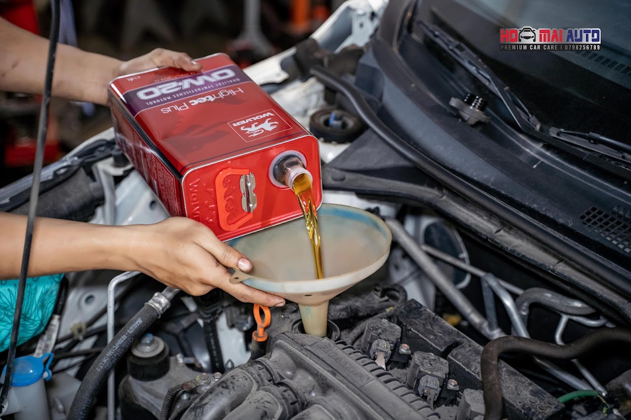 5 Sai Lầm Thường Gặp Khi Thay Dầu Động Cơ Ô Tô Mà Nhiều Chủ Xe Vẫn Mắc Phải