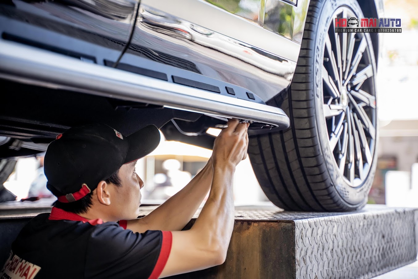 Bệ bước chân ô tô – Giải pháp nhỏ giúp lên xuống xe nhẹ nhàng và an toàn hơn