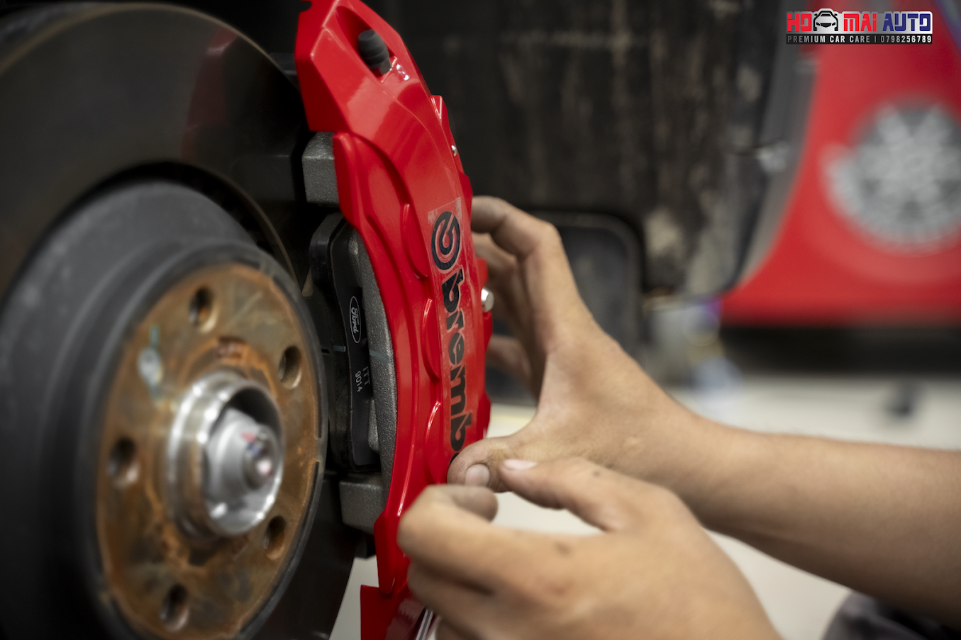 Có nên lắp ốp má phanh Brembo cho ô tô? Review thực tế từ người chơi xe