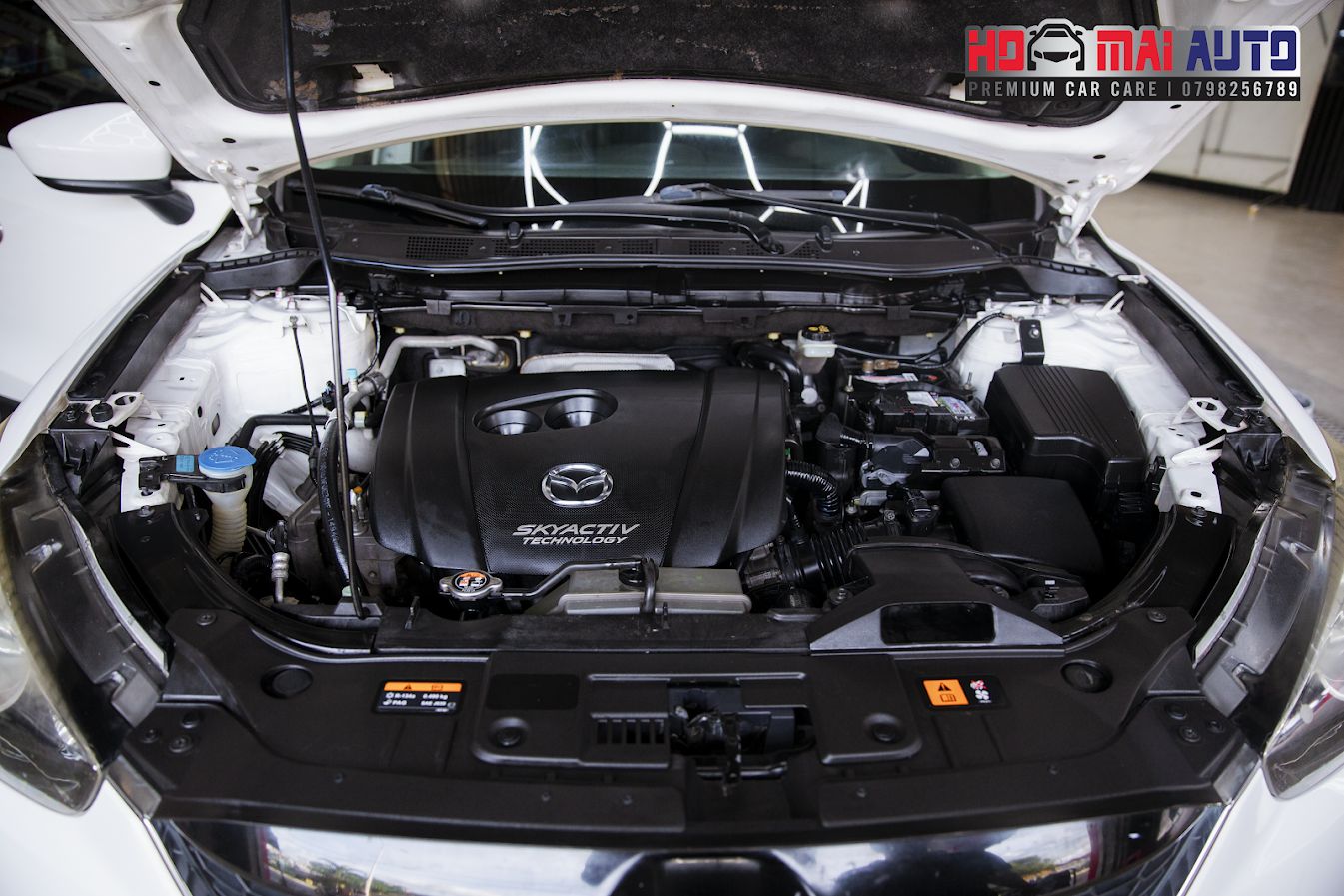 Có nên vệ sinh khoang máy ô tô? Lợi ích & lưu ý quan trọng khi rửa khoang máy